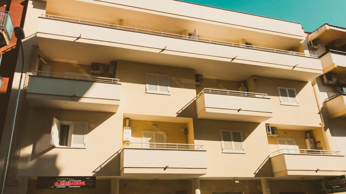 Affitti, in sei anni il canone medio è salito di un terzo: le città con gli aumenti maggiori