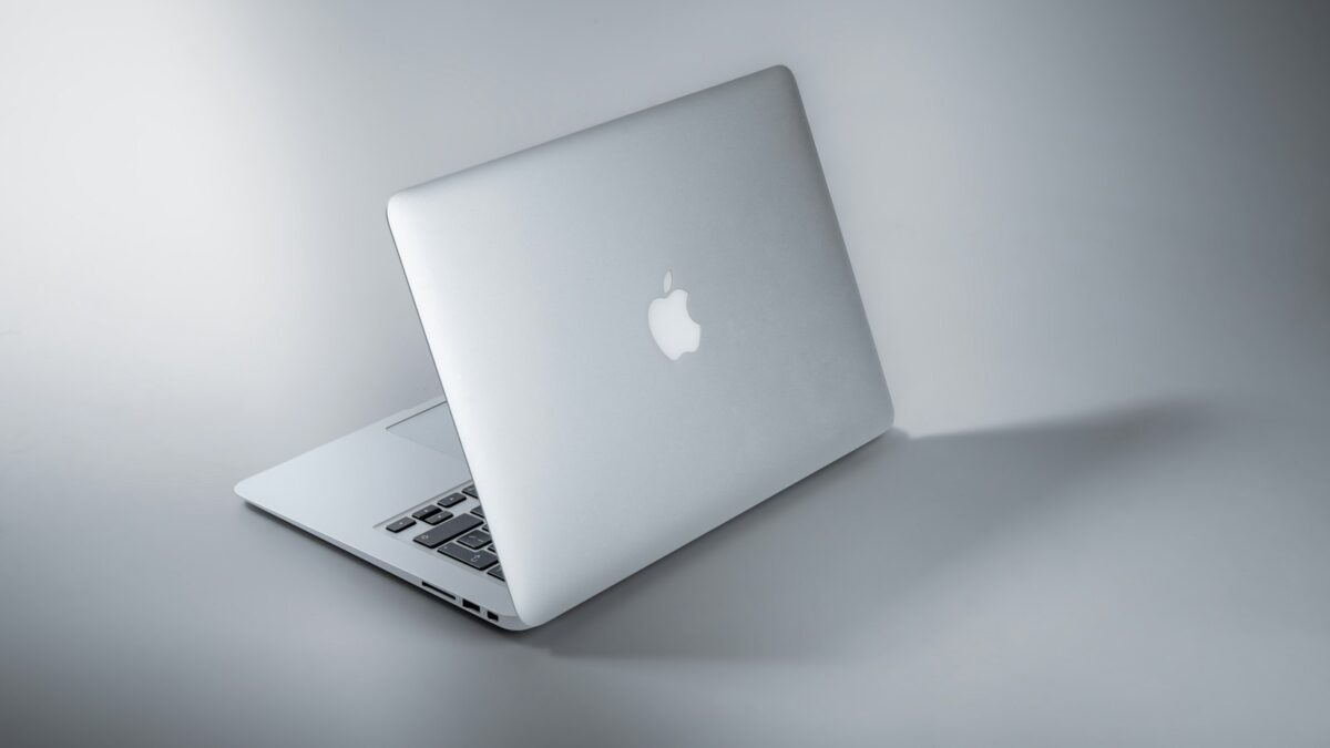 Apple, evento "Pro and tell" il 28 ottobre: attesi nuovi MacBook Pro e iPad mini