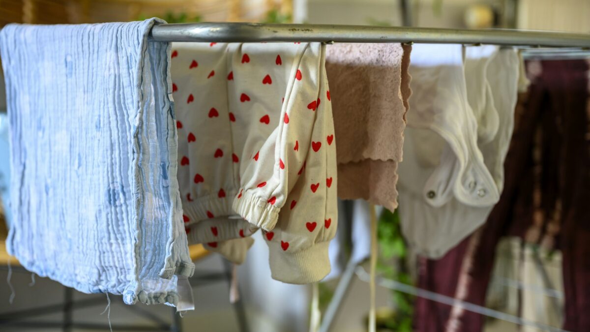 Come asciugare i panni in casa in inverno: consigli pratici