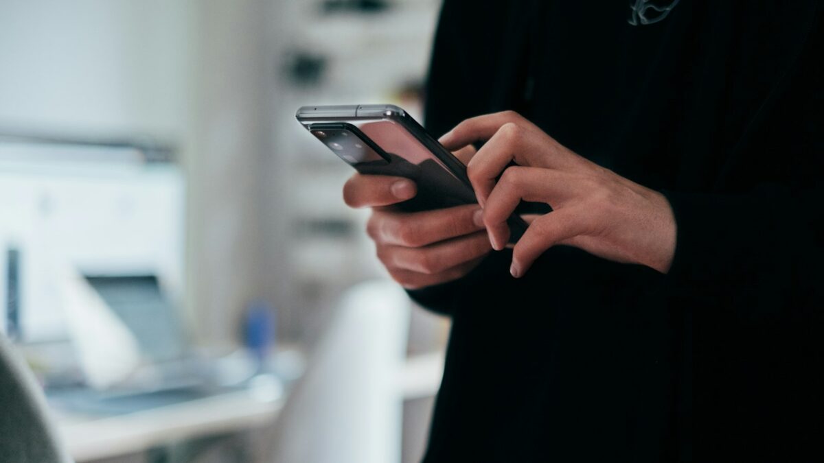 Come liberare spazio sul telefono senza perdere foto e chat importanti