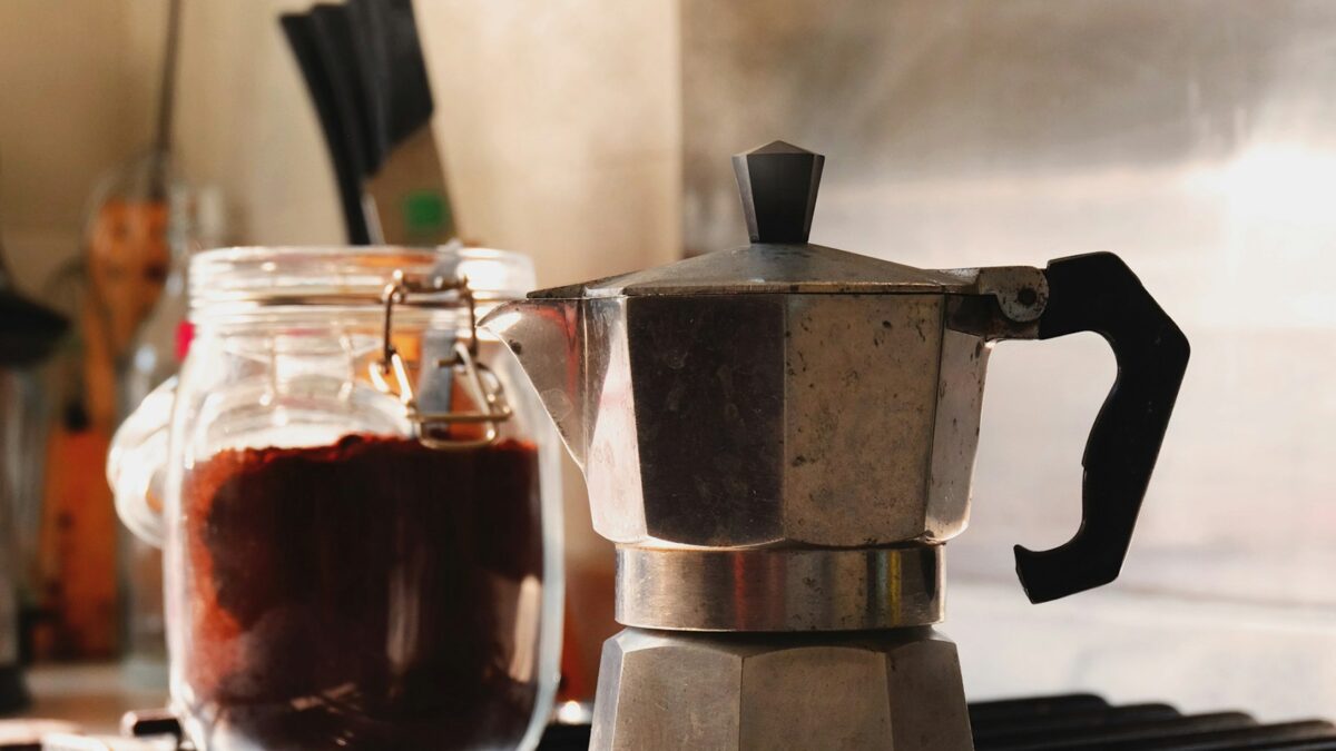 Come pulire la moka: lavaggio quotidiano, calcare, guarnizione e gli errori da evitare