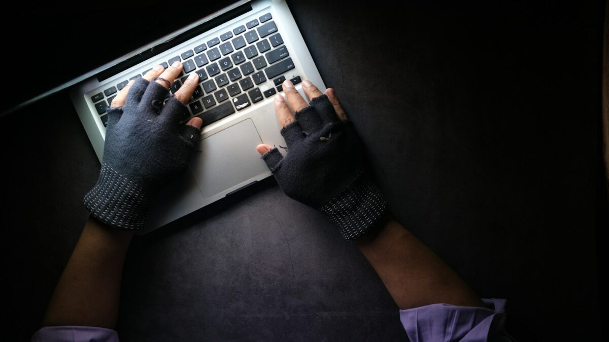 Truffe online in aumento: otto segnali per riconoscerle e cosa fare se ci caschi