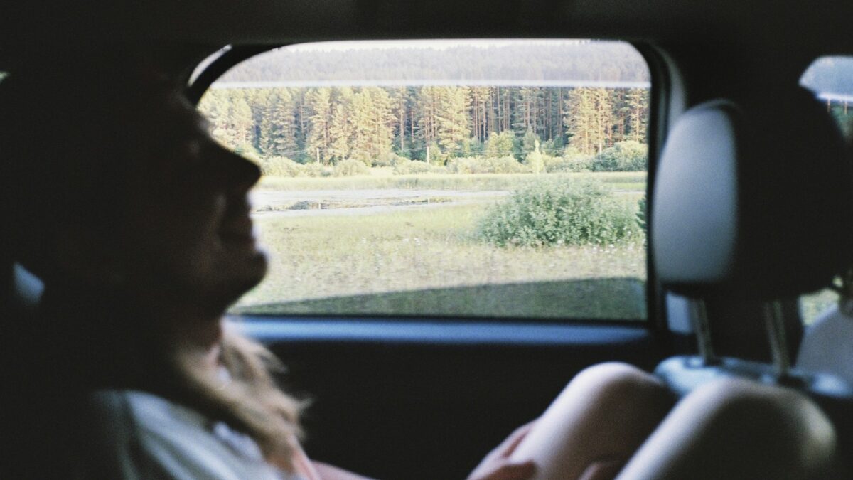 Mal d'auto: perché viene e come evitarlo durante i viaggi