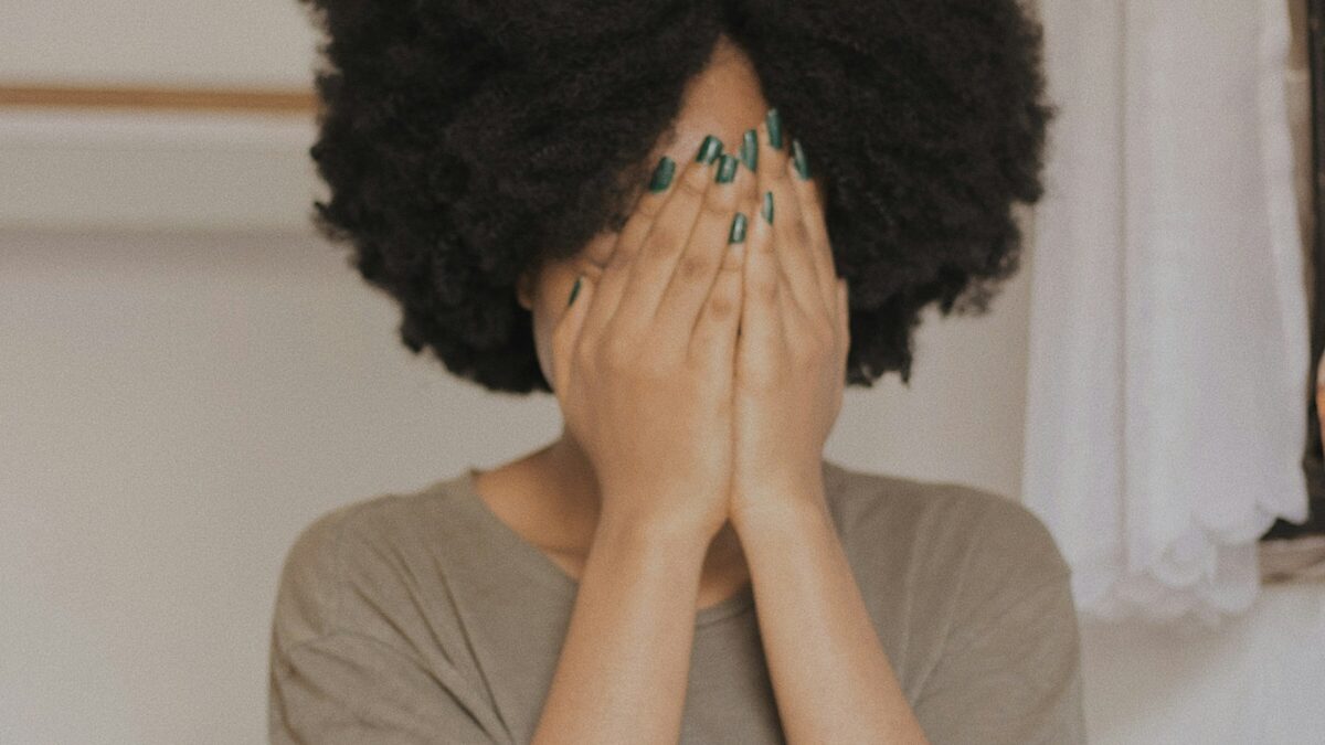 Perché si arrossisce? Cosa succede nel corpo quando diventiamo rossi