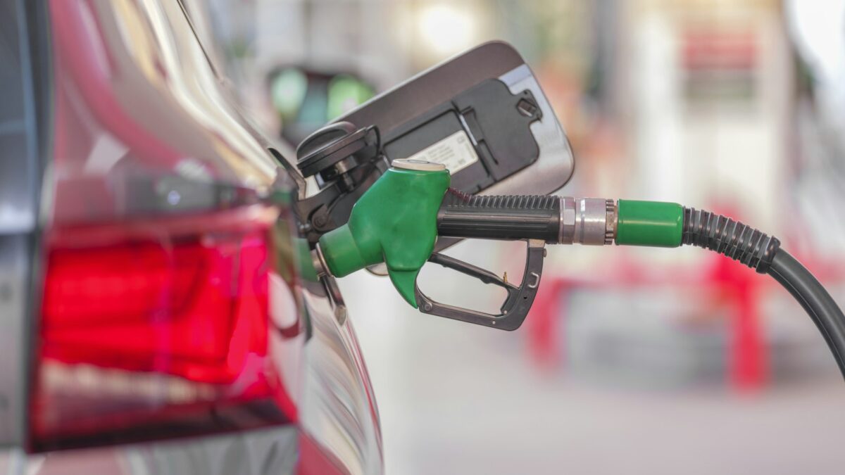 Prezzo del gasolio oggi: in autostrada sfiora i 2,3 euro al litro