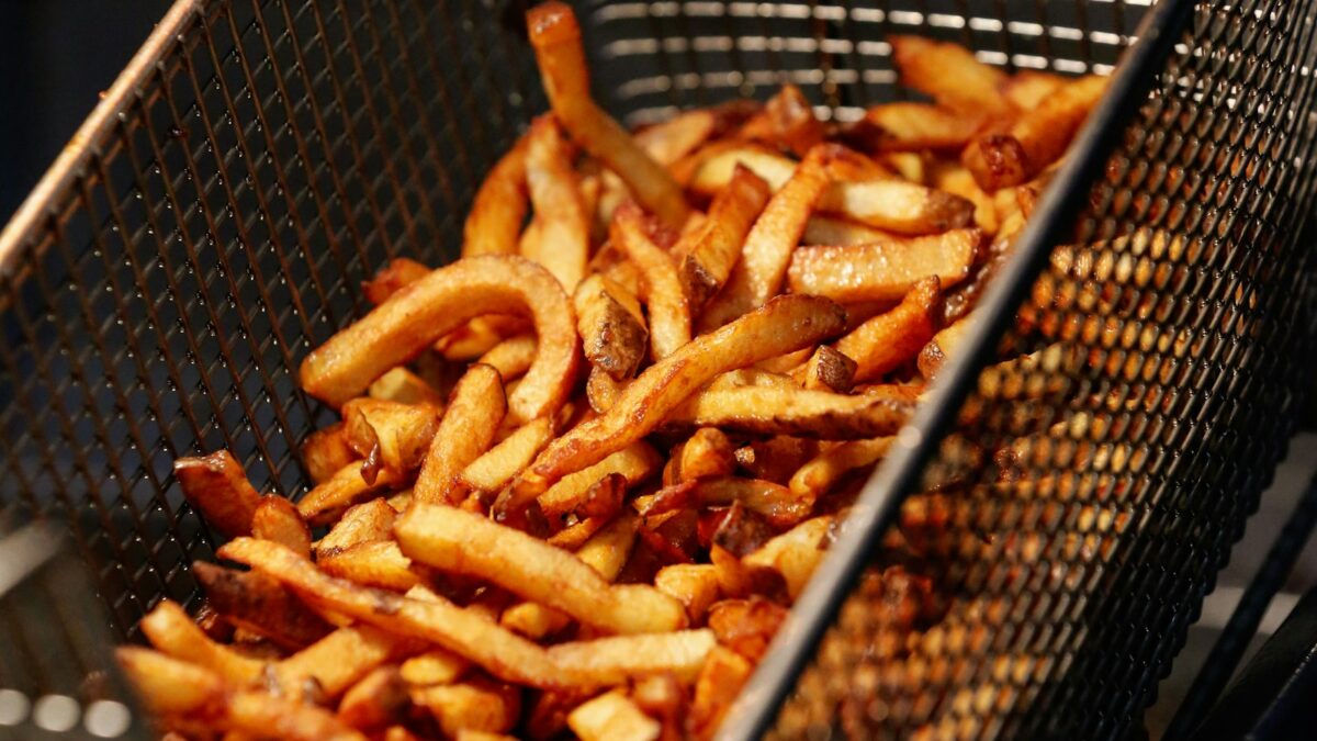 Quanto consuma la friggitrice ad aria? Il confronto con il forno e come risparmiare