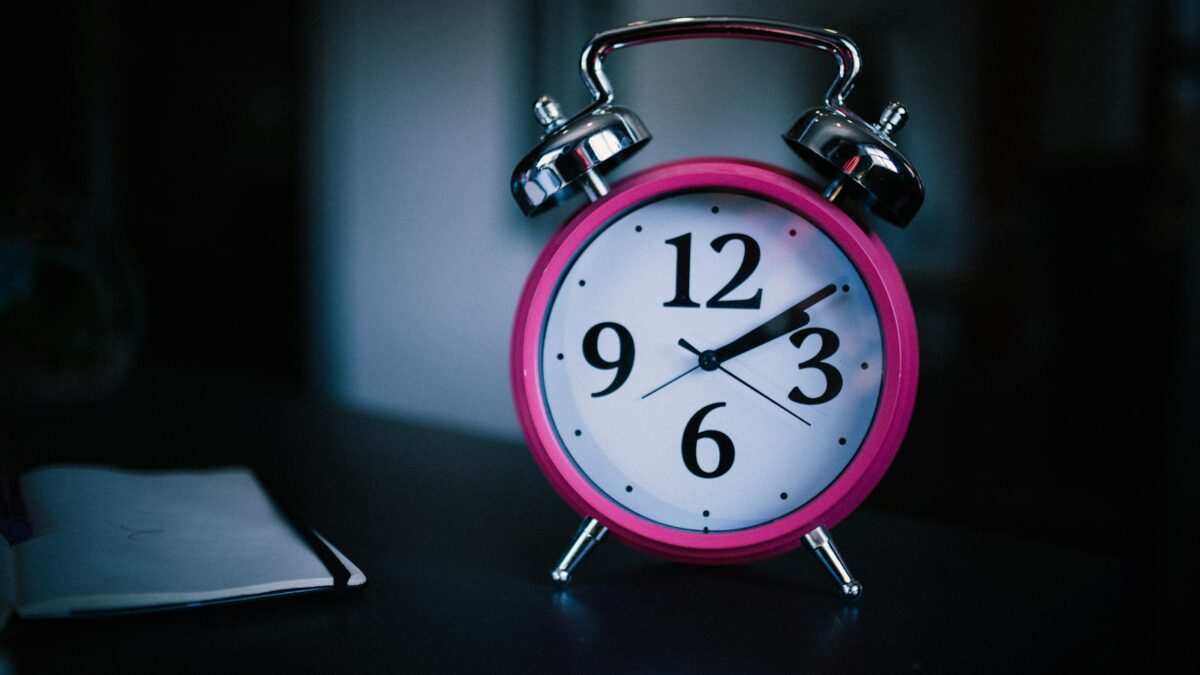 Perché ci si sveglia alle 3 di notte? Cosa c'entrano i cicli del sonno