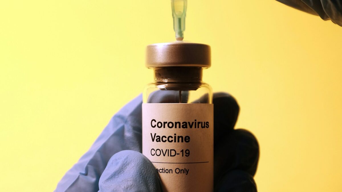 Vaccino Covid 2026, al via il richiamo aggiornato: a chi è raccomandato